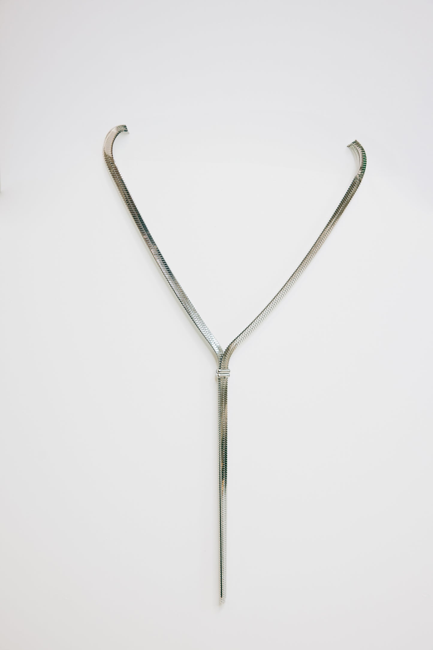 COLLIER LEILA