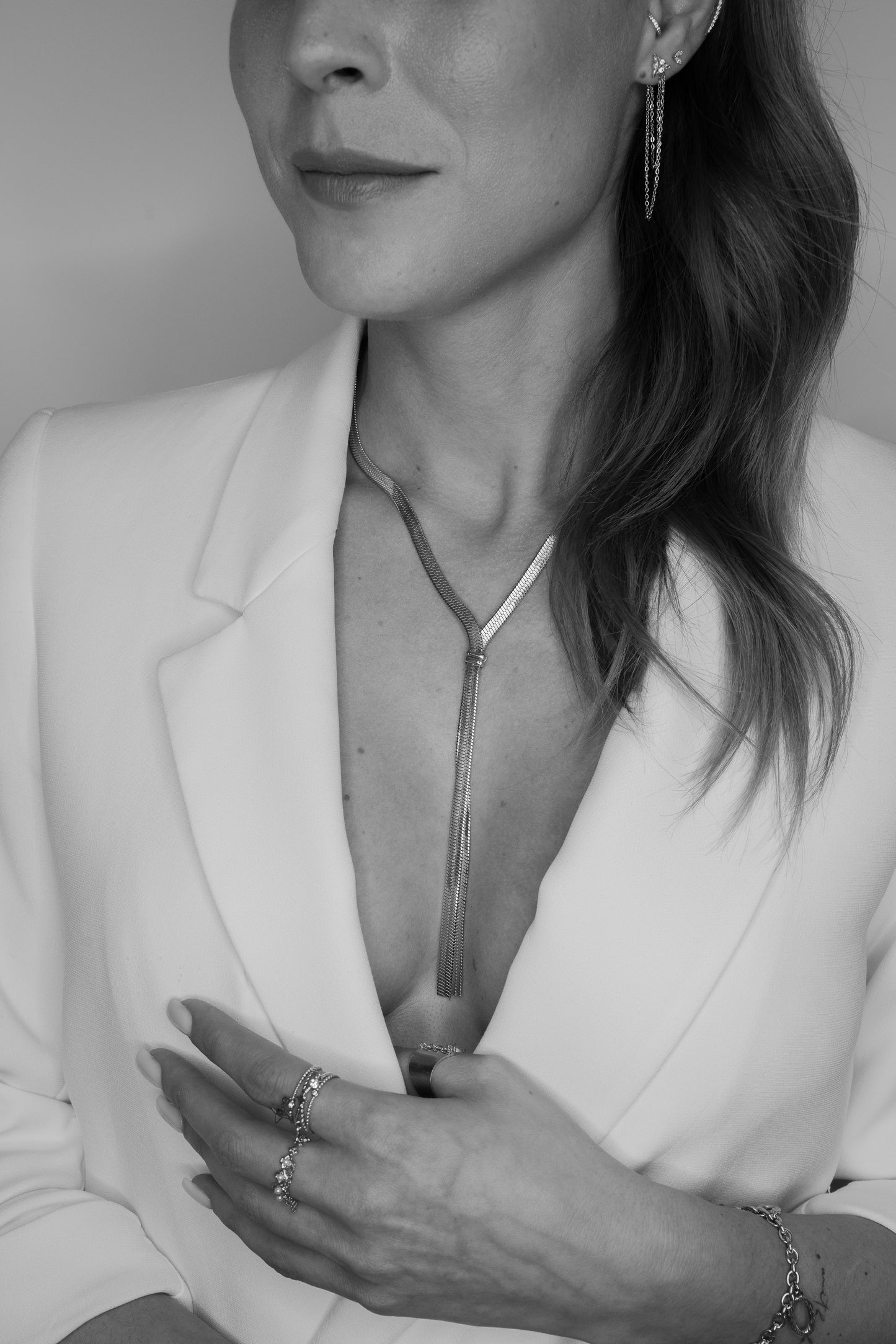 COLLIER LEILA